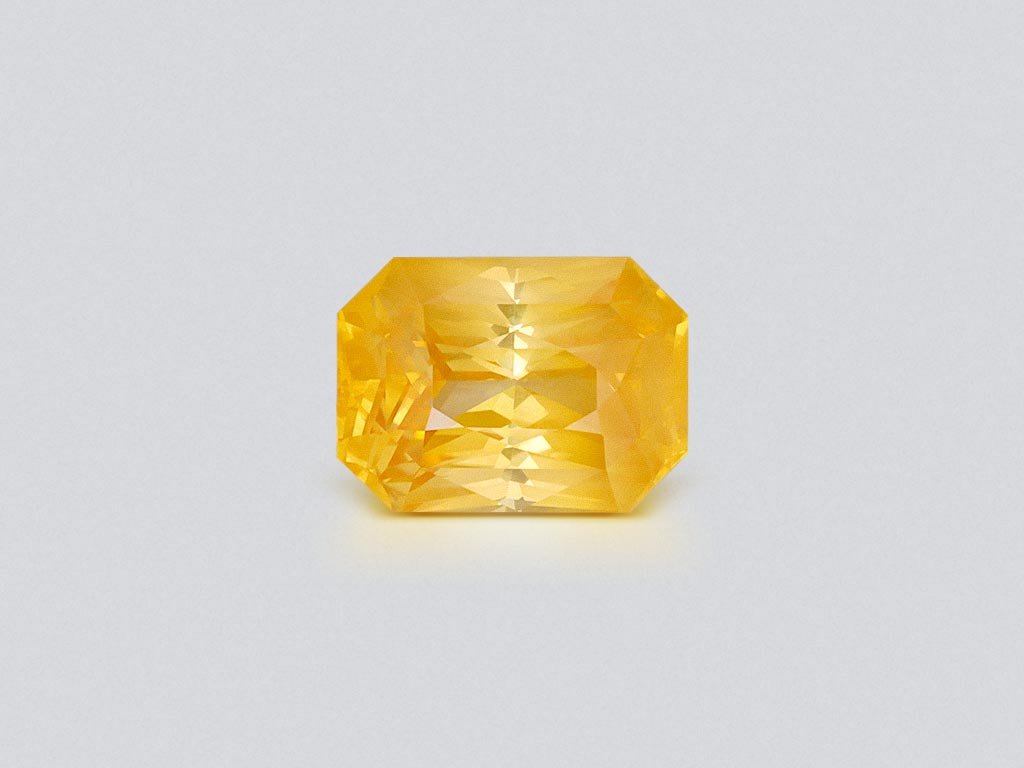 Сапфир Vivid yellow с эффектом шелка в огранке радиант 5,76 карата, Шри -Ланка  Изображение №1