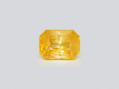 Сапфир Vivid yellow с эффектом шелка в огранке радиант 5,76 карата, Шри -Ланка  photo