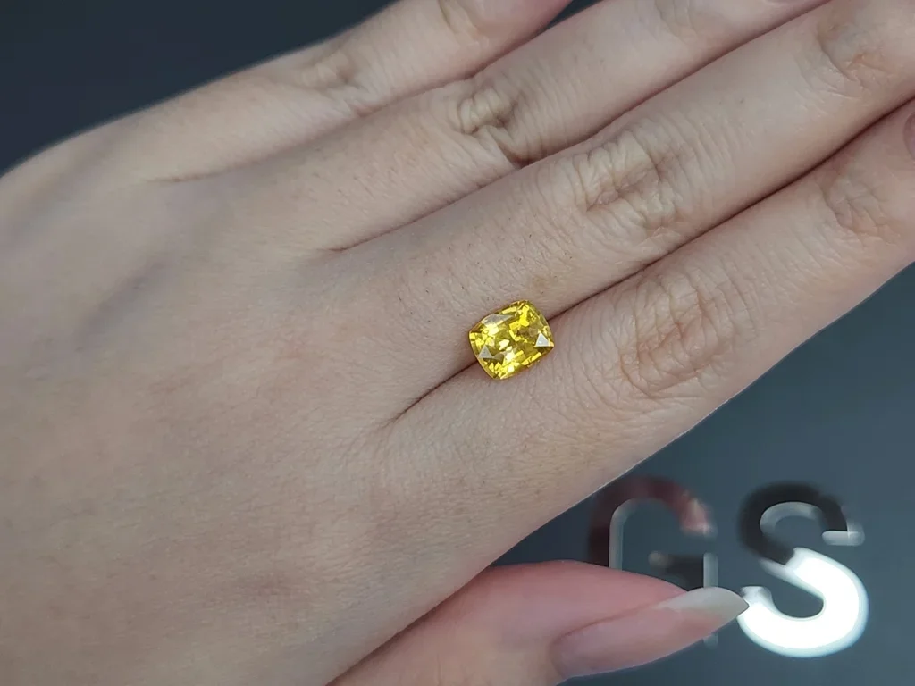 Сапфир Vivid Yellow в огранке кушон 1,94 карата, Шри-Ланка Изображение №2