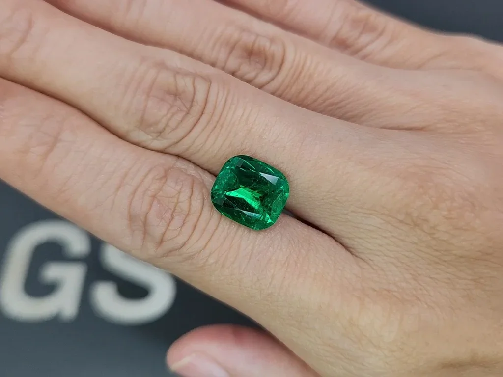 Изумруд Vivid Green в огранке кушон 4,83 карата, Панджшер Изображение №2