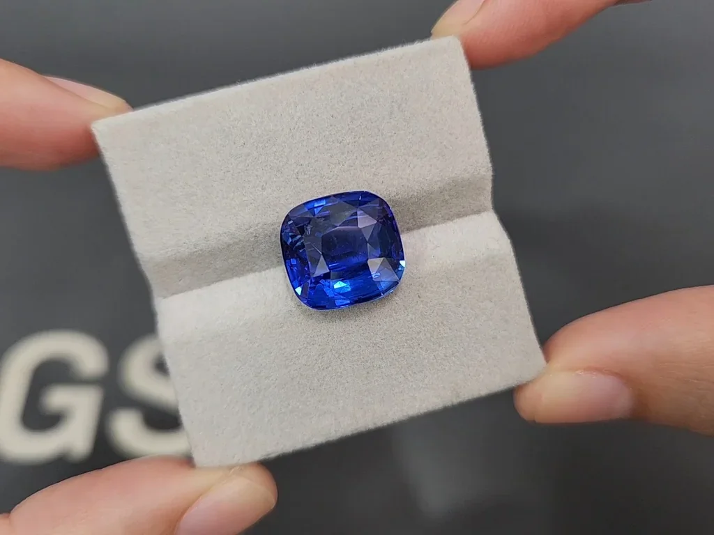 Сапфир Royal Blue в огранке кушон 13,12 карат, Шри-Ланка  Изображение №4