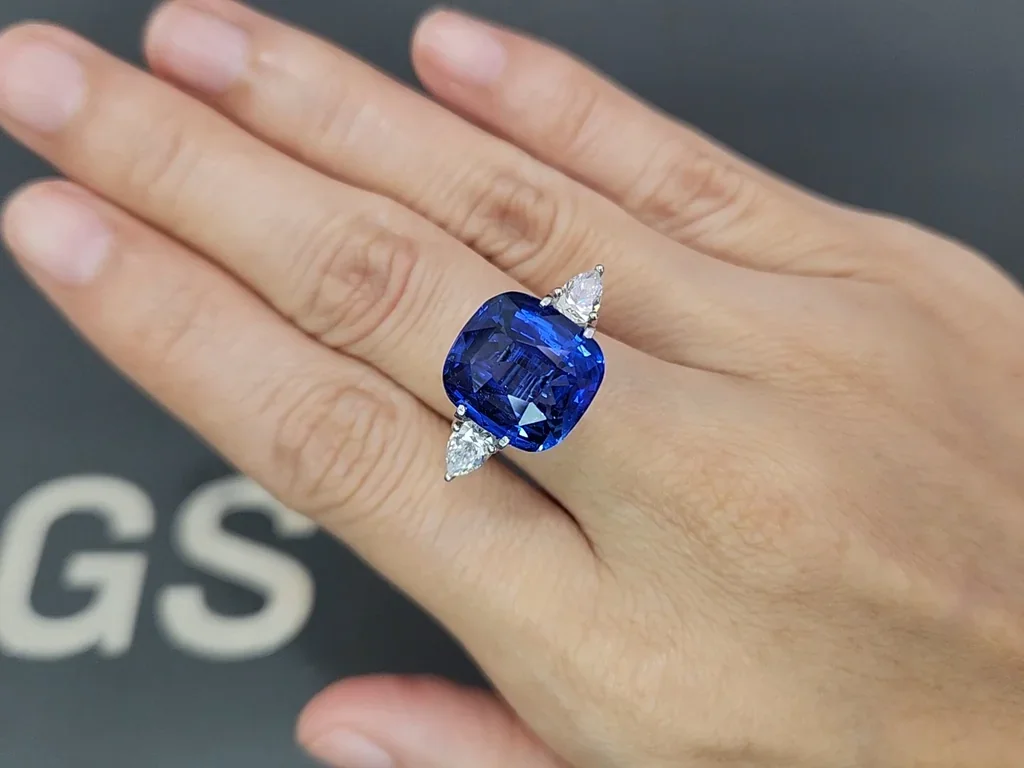 Сапфир Royal Blue в огранке кушон 13,12 карат, Шри-Ланка  Изображение №5