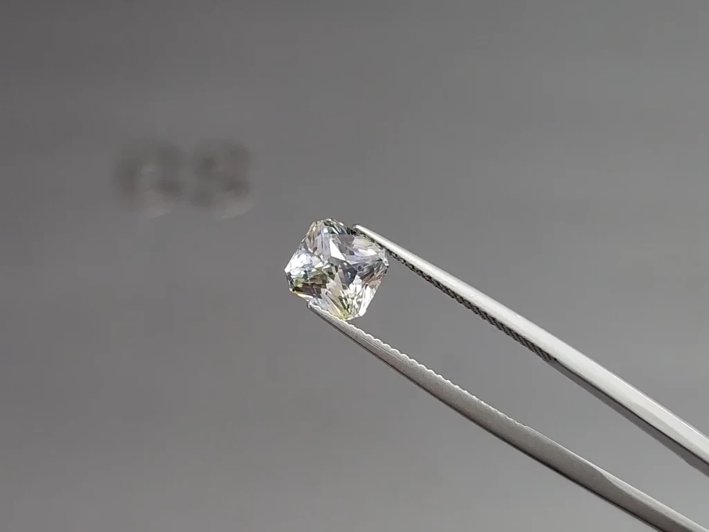 Негретый сапфир Bi-color в огранке радиант 2,15 карат, Мадагаскар Изображение №3