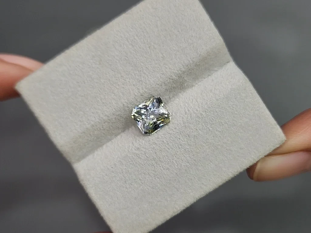 Негретый сапфир Bi-color в огранке радиант 2,15 карат, Мадагаскар Изображение №4
