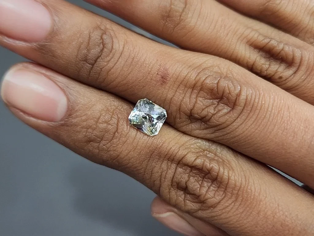 Негретый сапфир Bi-color в огранке радиант 2,15 карат, Мадагаскар Изображение №2