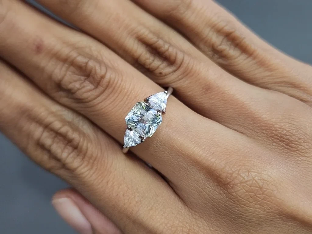 Негретый сапфир Bi-color в огранке радиант 2,15 карат, Мадагаскар Изображение №5