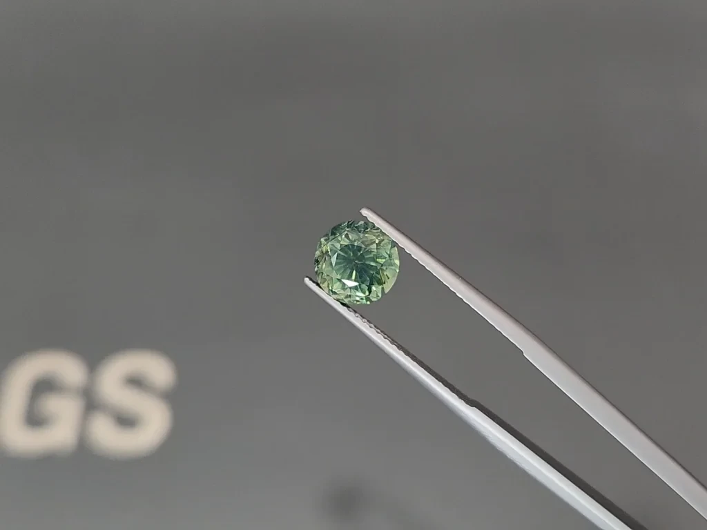 Негретый сапфир Teal в огранке круг 4,00 карат, Мадагаскар Изображение №3