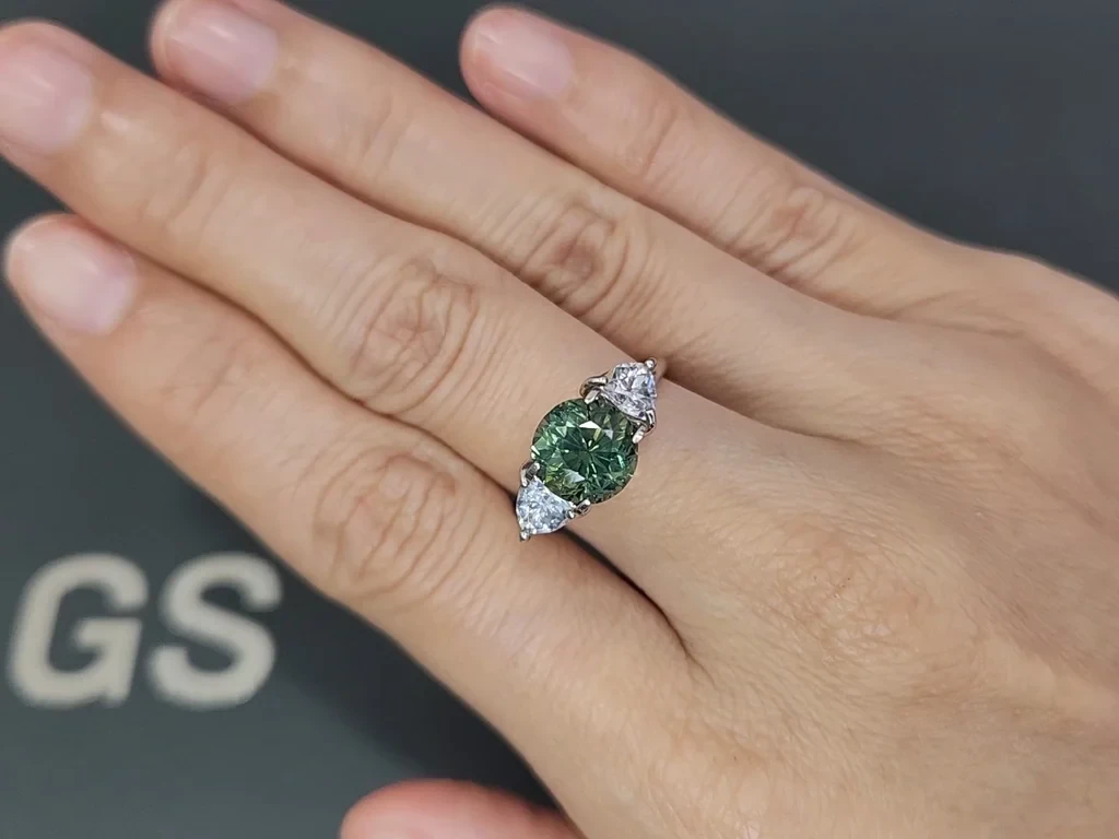 Негретый сапфир Teal в огранке круг 4,00 карат, Мадагаскар Изображение №5