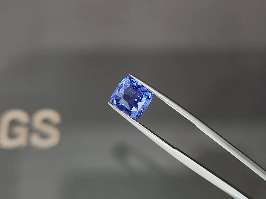 Лот №5. Негретый Cornflower Blue сапфир в огранке кушон 4,59 карат, Шри-Ланка Изображение №3