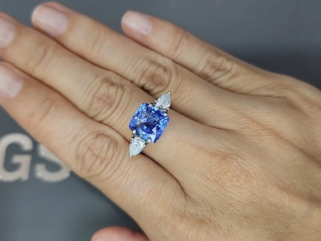 Лот №5. Негретый Cornflower Blue сапфир в огранке кушон 4,59 карат, Шри-Ланка Изображение №5