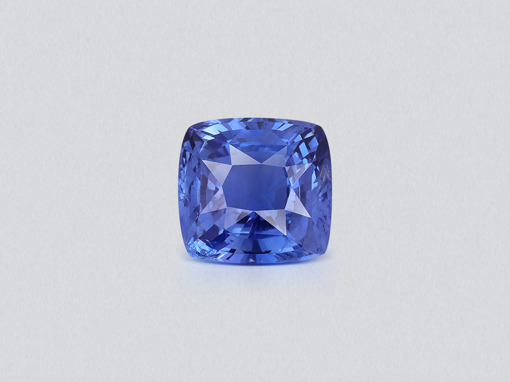 Лот №5. Негретый Cornflower Blue сапфир в огранке кушон 4,59 карат, Шри-Ланка Изображение №1