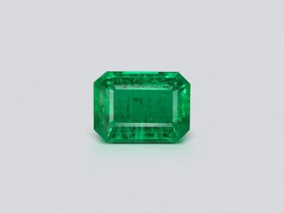 Изумруд цвета Vivid Green карат 3,97 в огранке октагон, Замбия photo