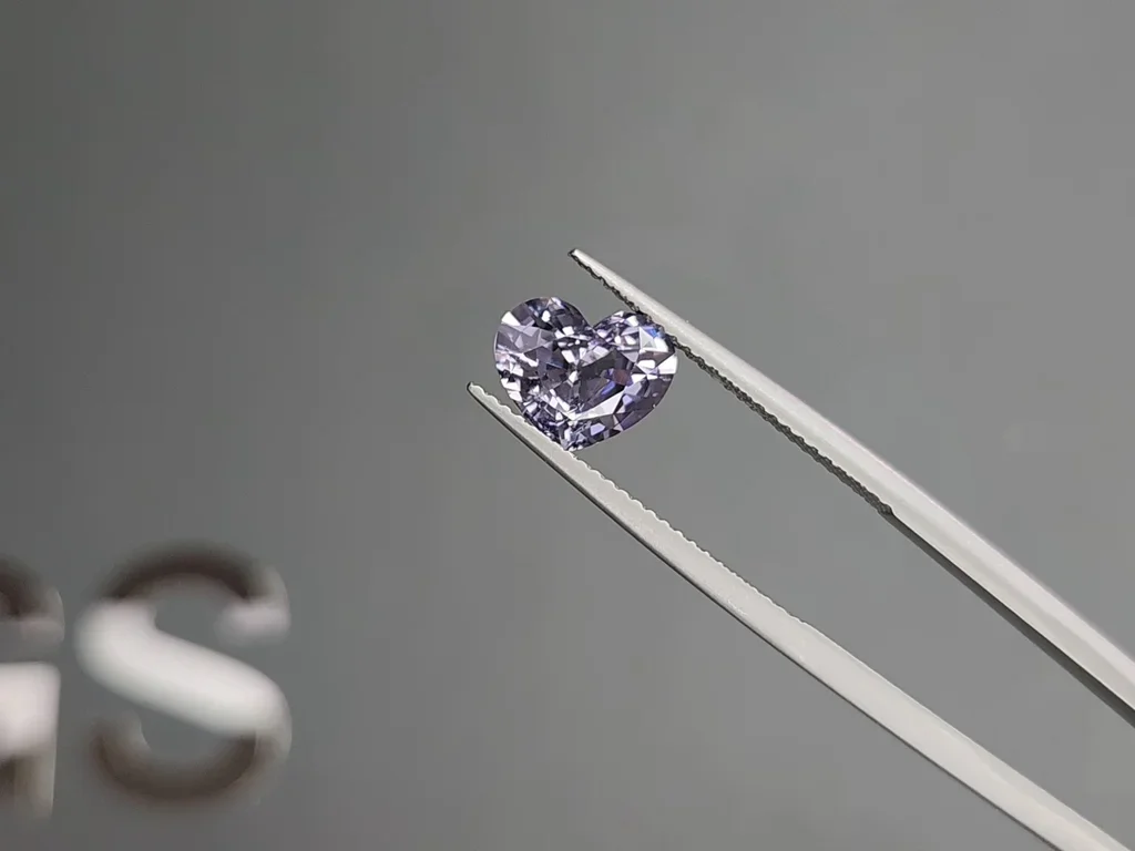 Стальная серая шпинель в огранке сердце 2,33 карата, Бирма Изображение №3