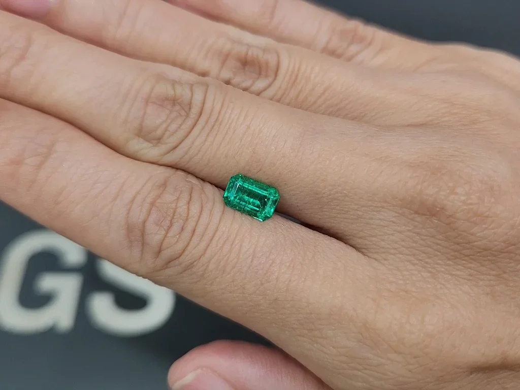 Изумруд Intense Green в огранке октагон 1,25 карата, Панджшер Изображение №2