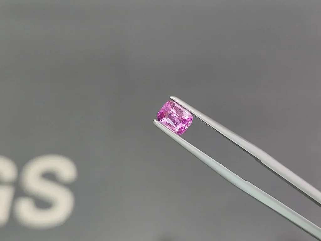 Негретый сапфир Baby Pink в огранке кушон 1,02 карата, Мадагаскар Изображение №3