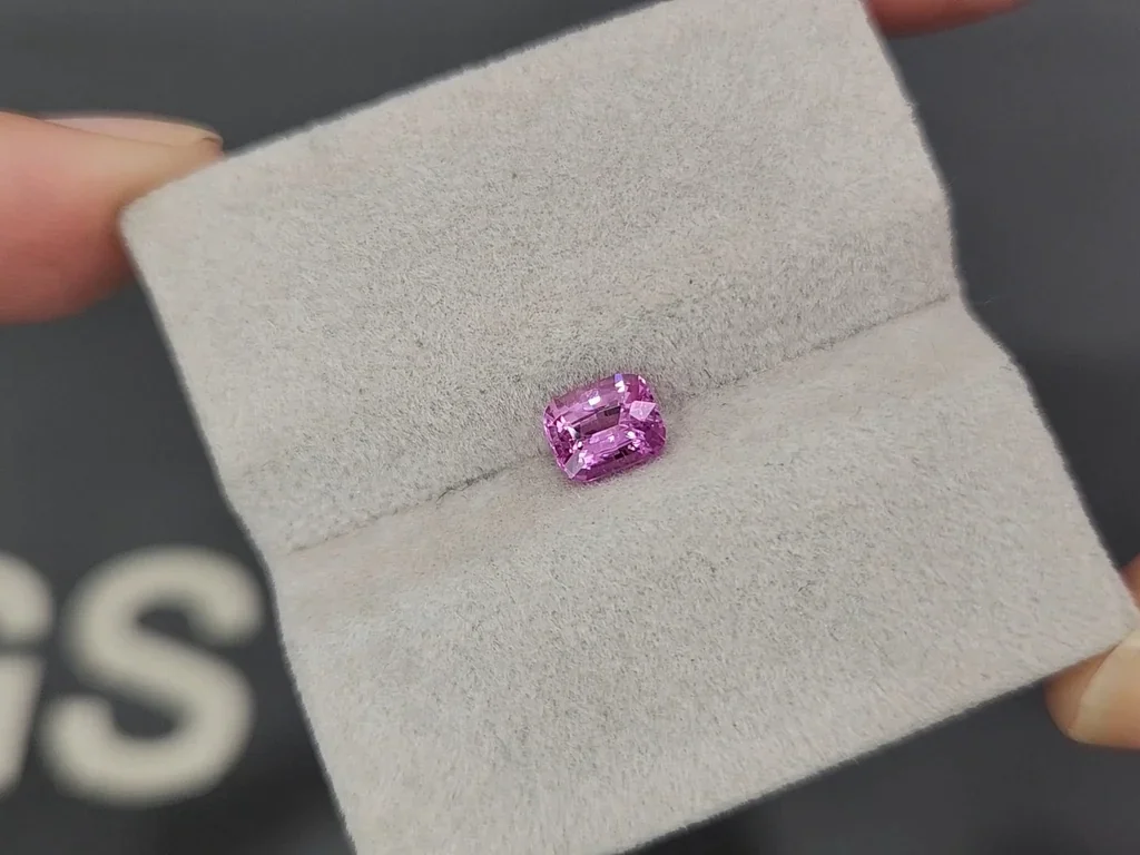 Негретый сапфир Baby Pink в огранке кушон 1,02 карата, Мадагаскар Изображение №4