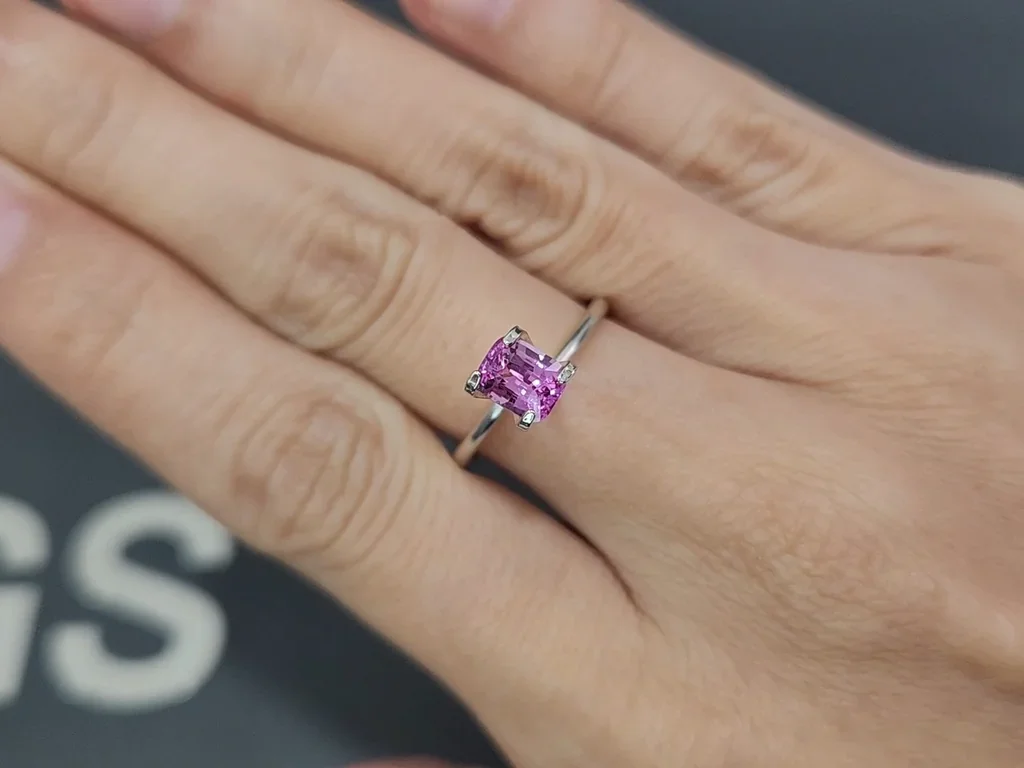 Негретый сапфир Baby Pink в огранке кушон 1,02 карата, Мадагаскар Изображение №5