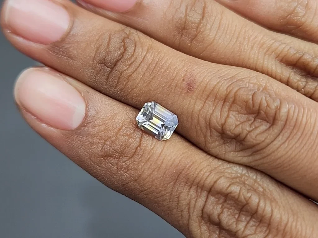 Негретый сапфир Bi-color в огранке октагон 1.37 карат, Мадагаскар Изображение №2