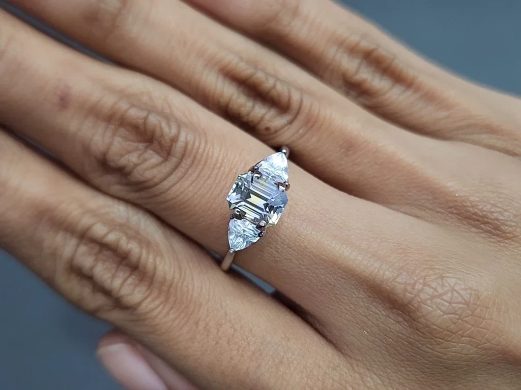 Негретый сапфир Bi-color в огранке октагон 1.37 карат, Мадагаскар Изображение №5