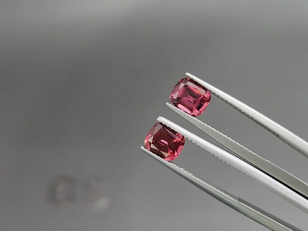 Сет гранатов родолитов в огранке кушон 4,22 карата, Мадагаскар Изображение №4