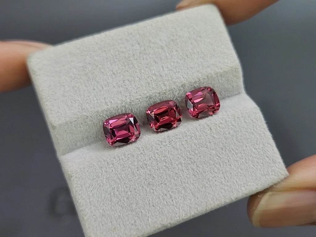 Сет гранатов родолитов в огранке кушон 4,22 карата, Мадагаскар Изображение №5