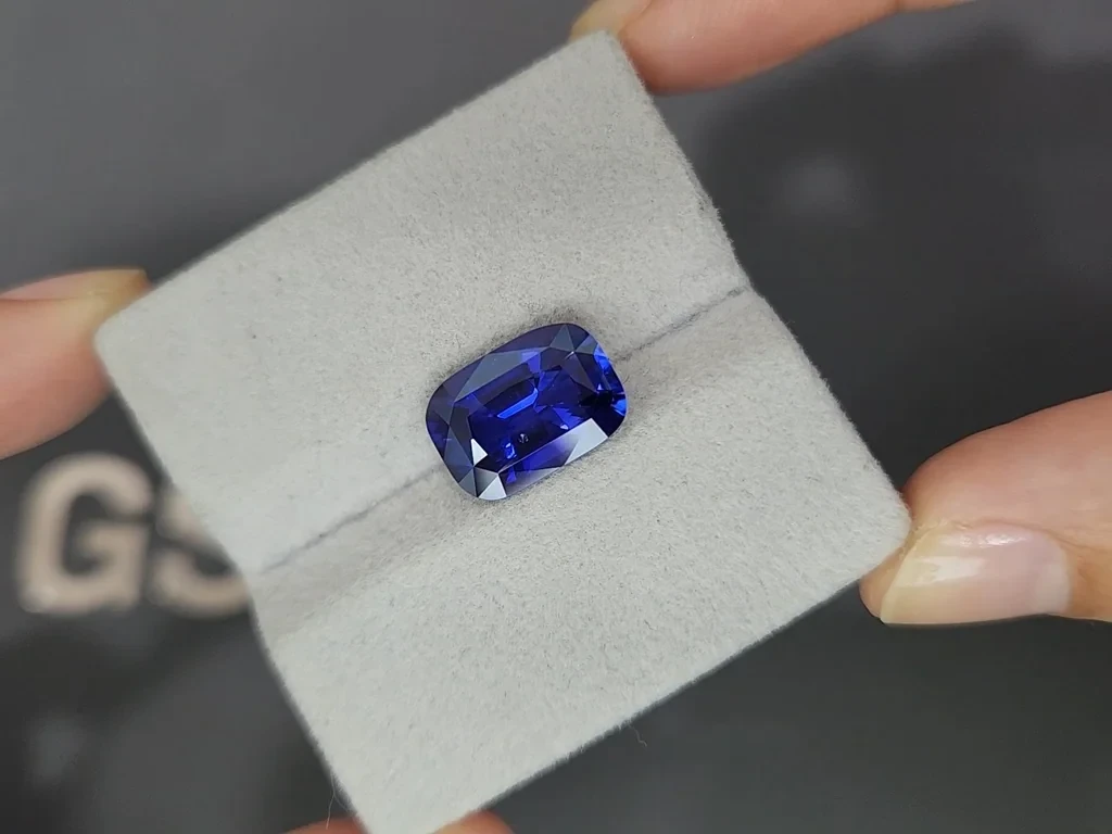 Лот №1. Негретый Royal Blue сапфир в огранке кушон 6,61 карат, Шри-Ланка Изображение №4