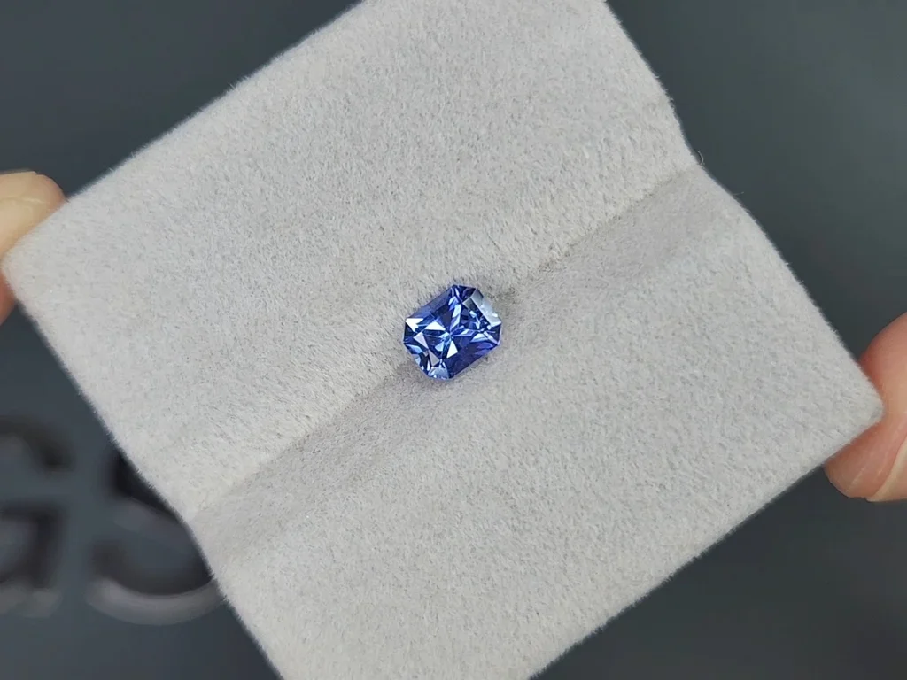 Голубой сапфир Pastel Blue в огранке радиант 0,91 карата, Шри-Ланка Изображение №4