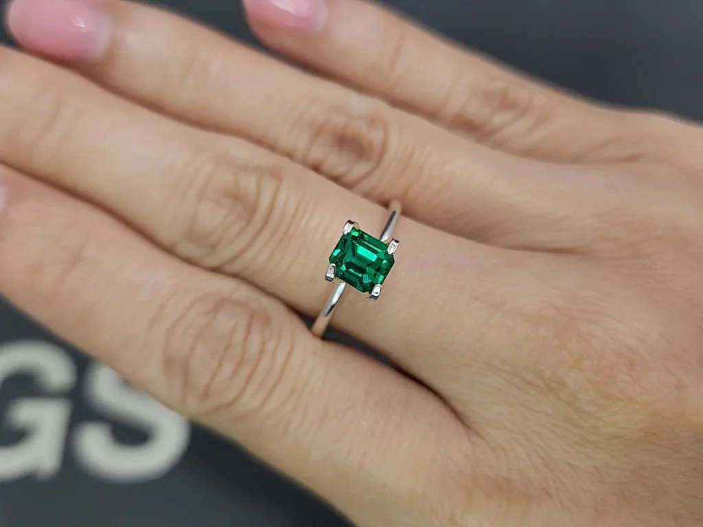 Изумруд Vivid Green в огранке октагон 1,06 карата, Панджшер Изображение №5
