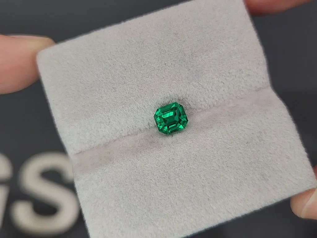Изумруд Vivid Green в огранке октагон 1,06 карата, Панджшер Изображение №4