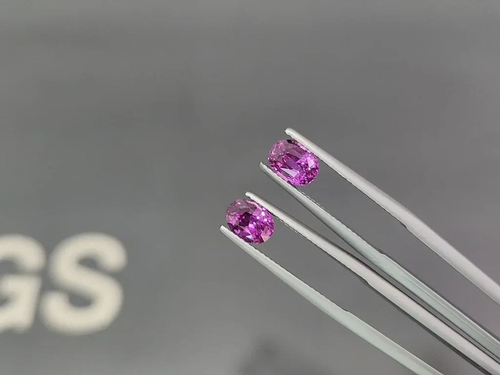 Пара негретых сапфиров Vivid Pink в огранке овал 3,05 карата, Мадагаскар Изображение №3