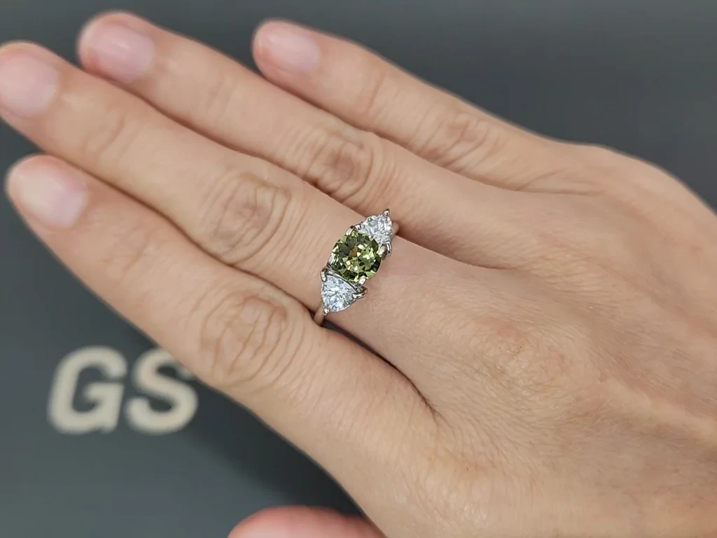 Негретый сапфир Teal в огранке круг 1,04 карат, Мадагаскар Изображение №5