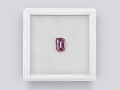 Шпинель в огранке кушон 1,52 карат, Танзания photo