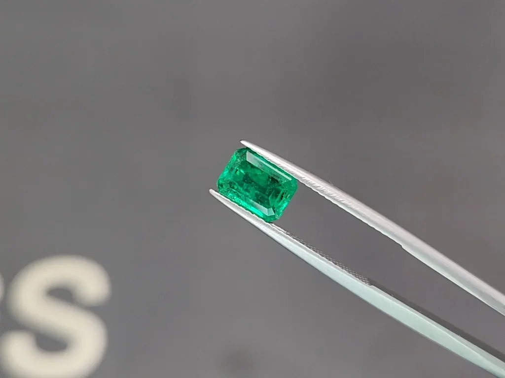 Изумруд Vivid Green в огранке октагон 1,54 карата, Пакистан Изображение №3