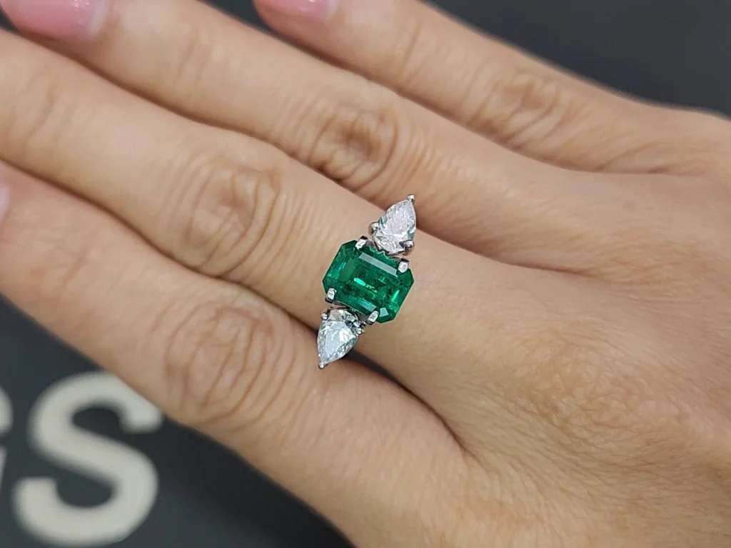 Изумруд Vivid Green в огранке октагон 1,54 карата, Пакистан Изображение №5