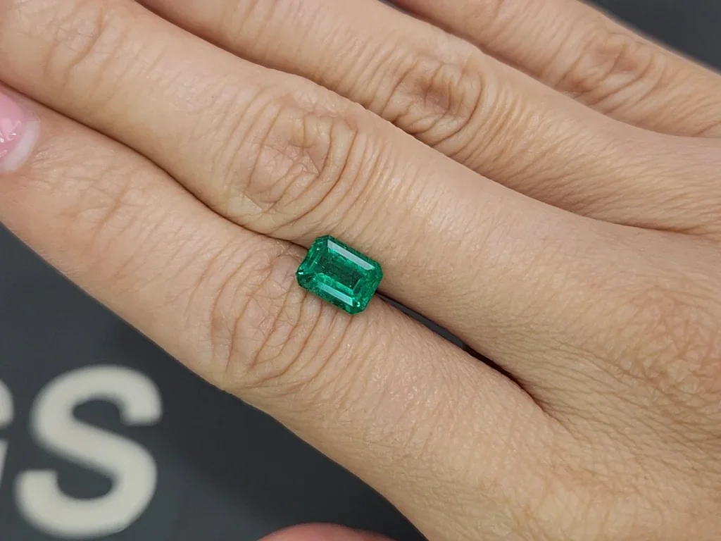 Изумруд Vivid Green в огранке октагон 1,54 карата, Пакистан Изображение №2