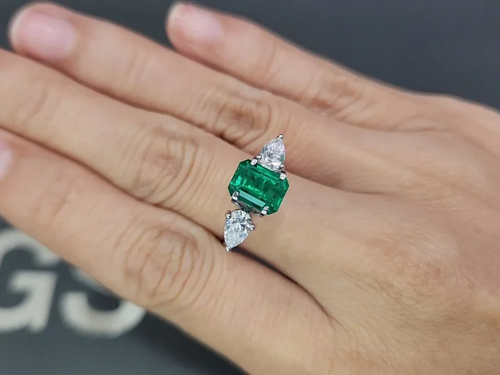 Изумруд Vivid Green в огранке октагон 1,54 карата, Пакистан Изображение №5