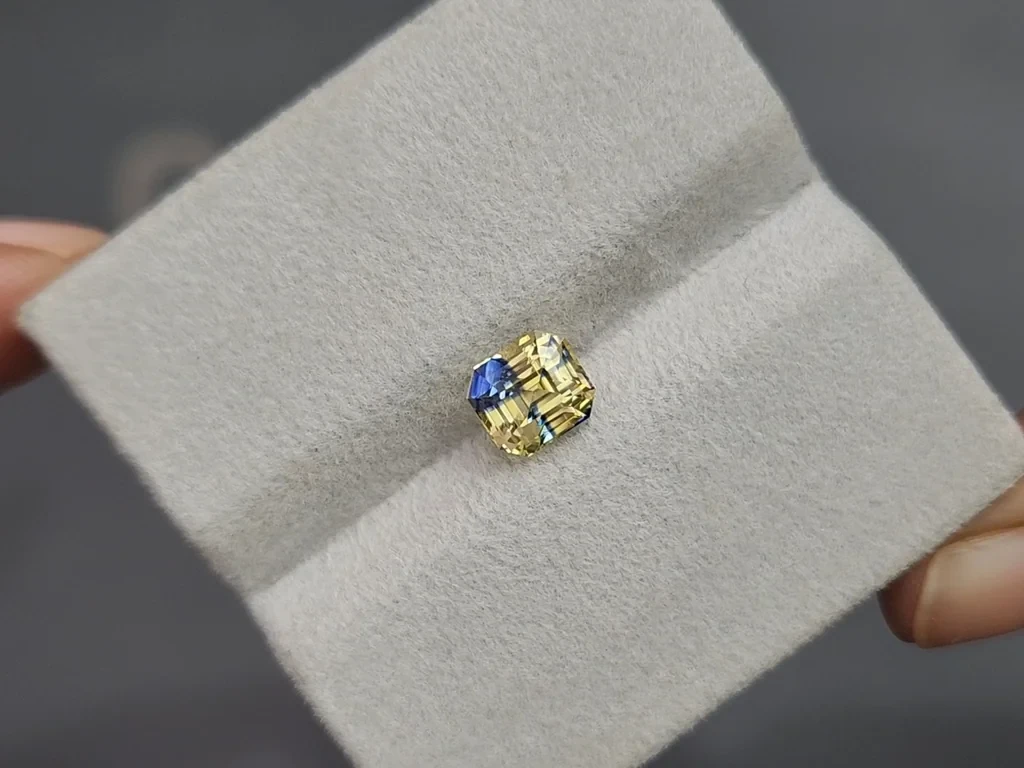 Негретый сапфир Bi-color в огранке октагон 2.16 карат, Мадагаскар Изображение №4