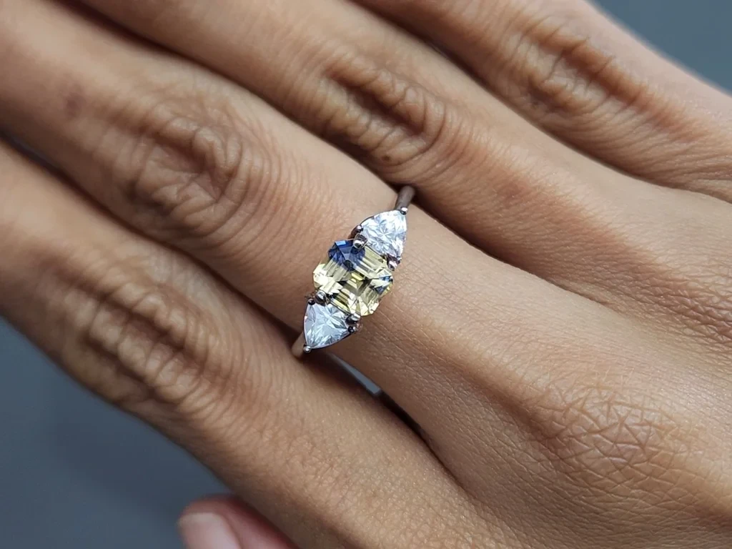 Негретый сапфир Bi-color в огранке октагон 2.16 карат, Мадагаскар Изображение №5