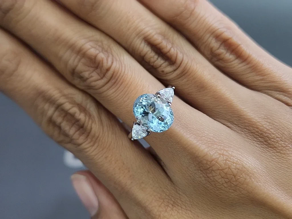 Аквамарин в огранке овал 4,11 карат, Мадагаскар  Изображение №5