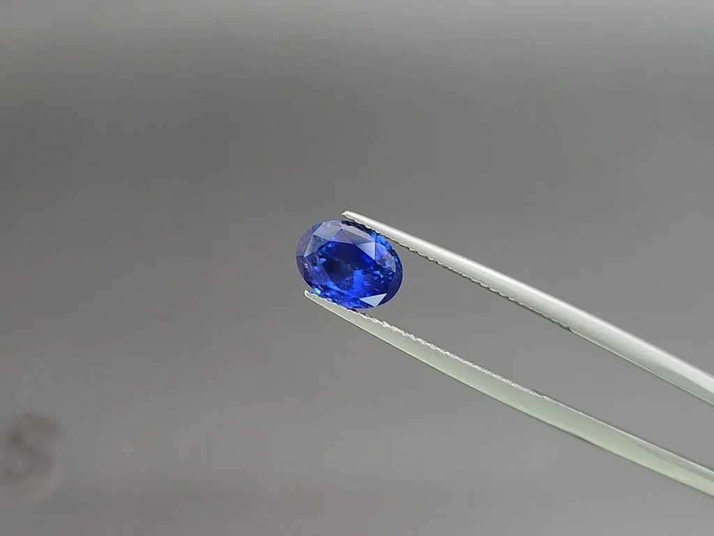 Сапфир Royal Blue в огранке овал 2,79 карат, Шри-Ланка  Изображение №3
