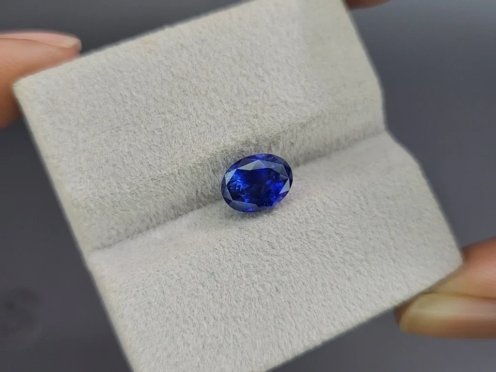 Сапфир Royal Blue в огранке овал 2,79 карат, Шри-Ланка  Изображение №4