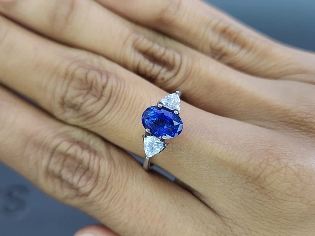 Сапфир Royal Blue в огранке овал 2,79 карат, Шри-Ланка  Изображение №5