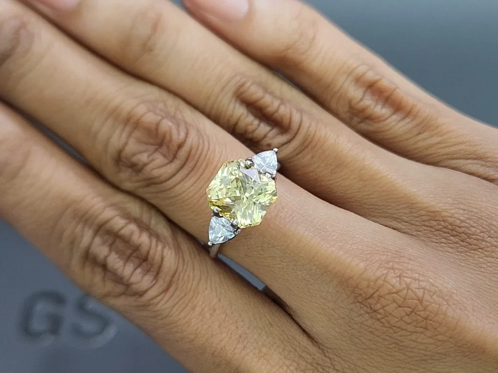 Негретый сапфир Pastel Yellow в огранке радиант 6,11 карат, Шри-Ланка Изображение №5