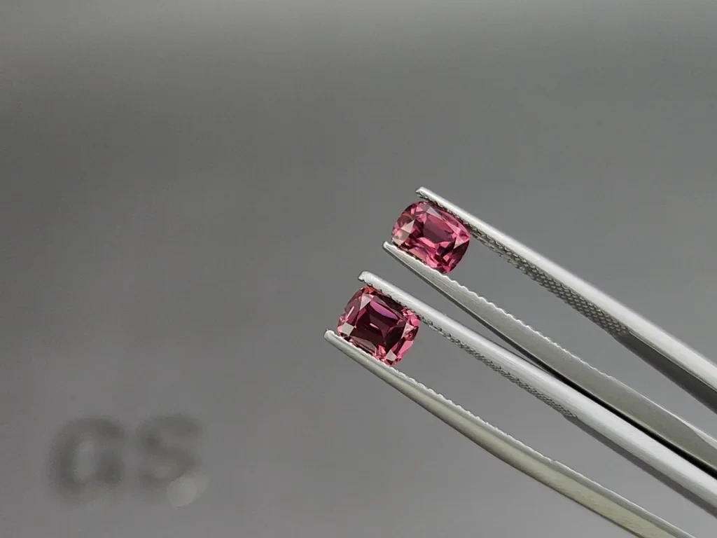 Сет гранатов родолитов в огранке кушон 2,66 карат, Мадагаскар Изображение №3