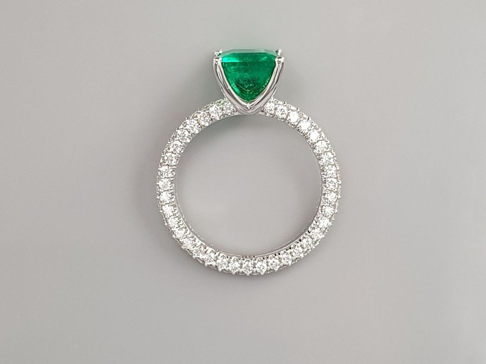 Кольцо с изумрудом цвета Muzo Green 2,23 карата и бриллиантами в белом золоте 750 пробы Изображение №4