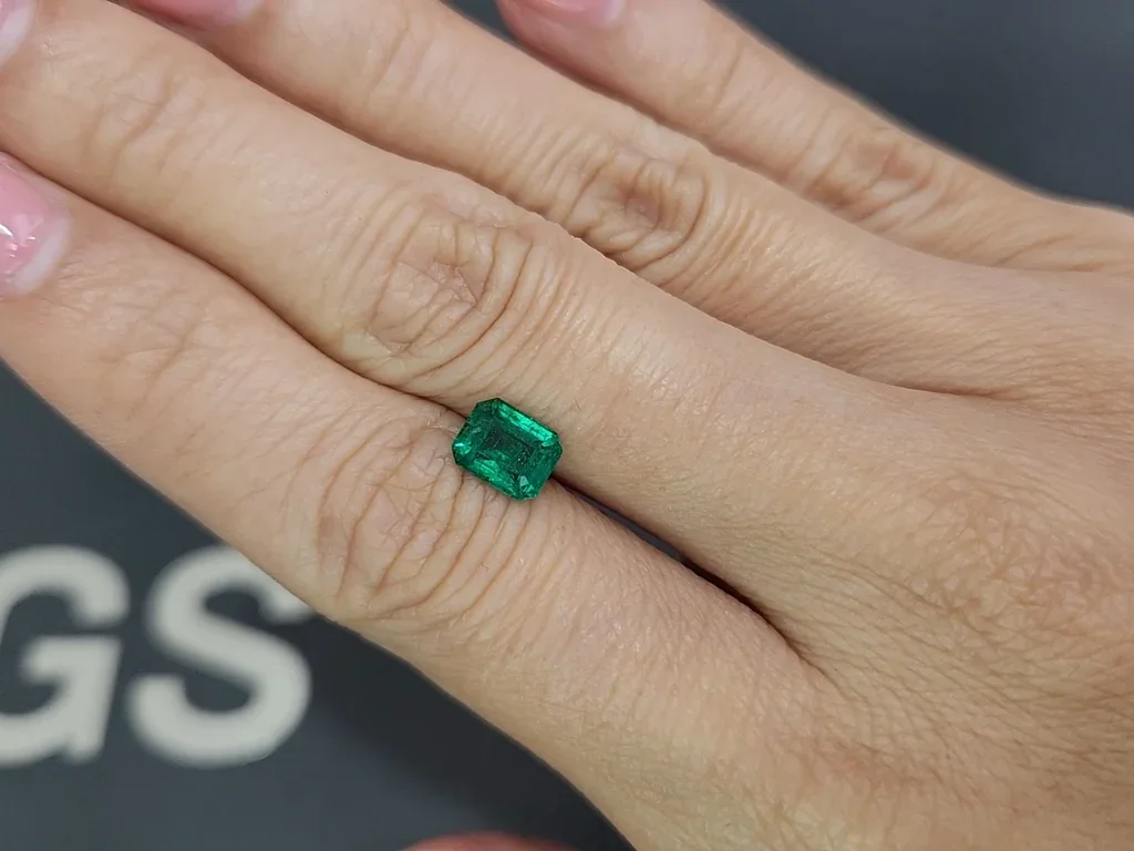 Изумруд Vivid Green в огранке октагон 1,09 карата, Панджшер Изображение №2