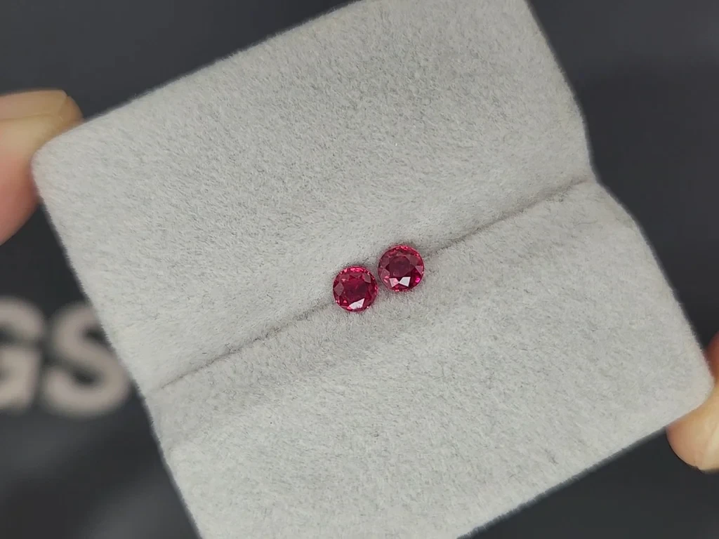 Пара рубинов Pegeon Blood Red в огранке круг 0,52 карат, Мозамбик  Изображение №3