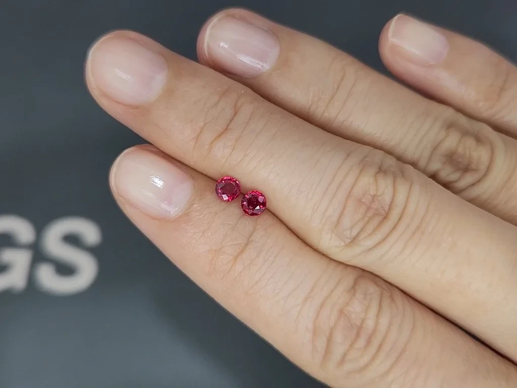 Пара рубинов Pegeon Blood Red в огранке круг 0,52 карат, Мозамбик  Изображение №2