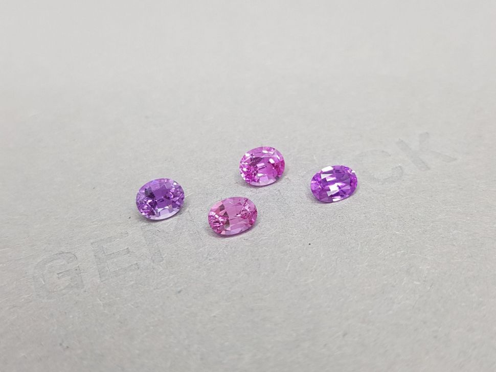 Фиолетовый сапфир. Жадеит сапфировый фиолетовый. Фиолетовый сапфир камень из Индии. Сиреневый сапфир Шри-Ланка.