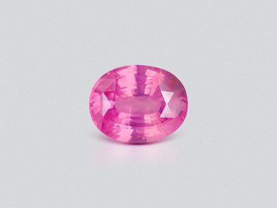 Негретый сапфир Vivid Pink в огранке овал 3,55 карата, Шри-Ланка photo